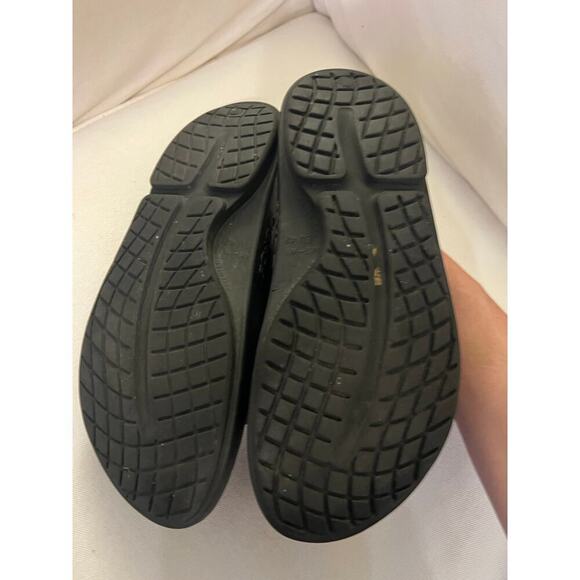 Oofos Slides